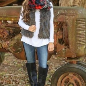 🎄🎁🎀👜PRICE DROP TODAY ONLY 🎀NWT BEAUTIFUL VEST